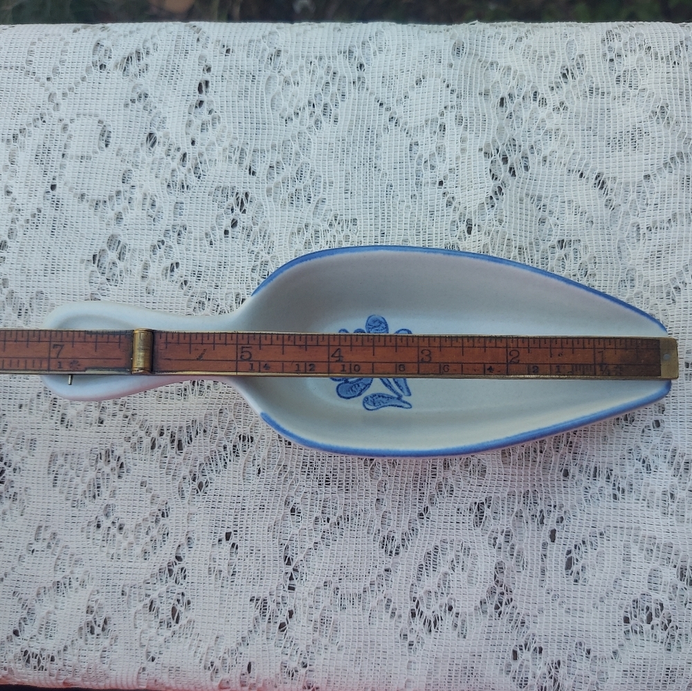 Pfaltzgraff Yorktowne Scoop Approximately 7 1/2 inches long - Picture 2 of 5